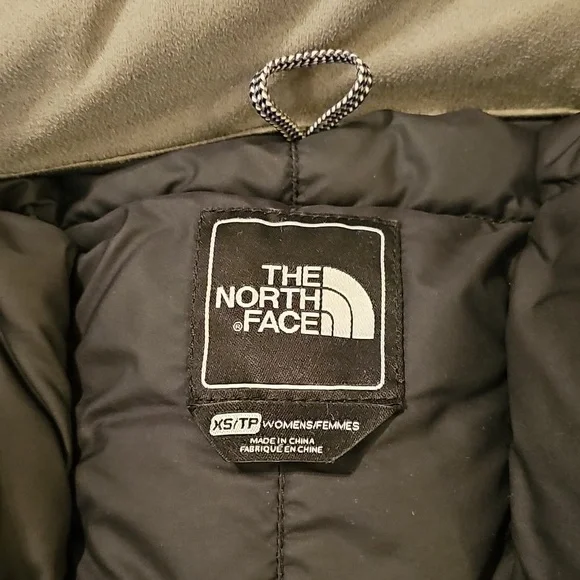 The North Face Women's Black Hooded Puffer Jacket 600 Fill - Picture 10 of 13
